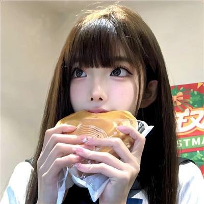 她背后的那双手